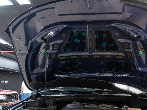 Шумоизоляция капота на Джип Гранд Чероки